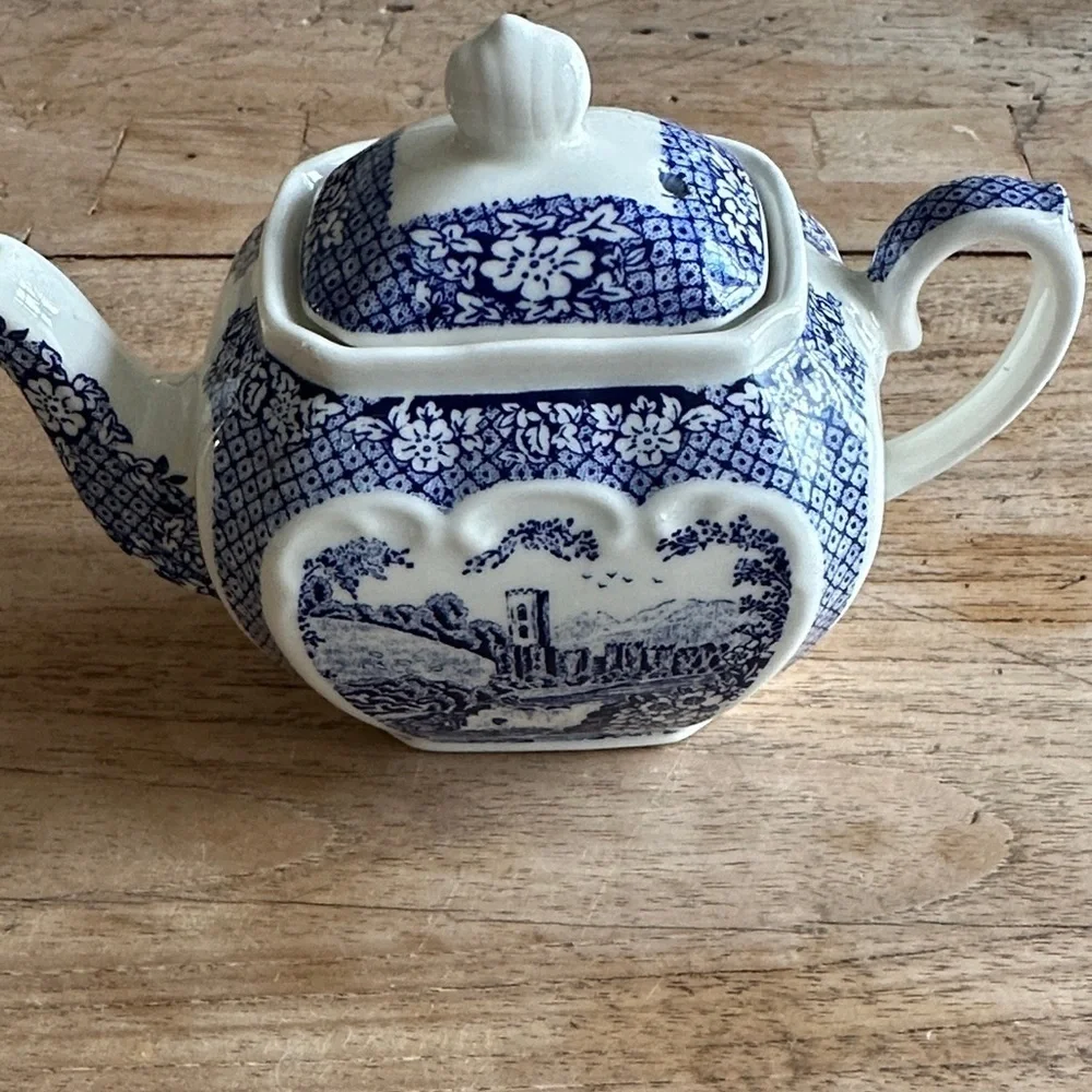 Sadler “Afternoon Tea” Abbey Falls Mini Teapot – Made in England blue white